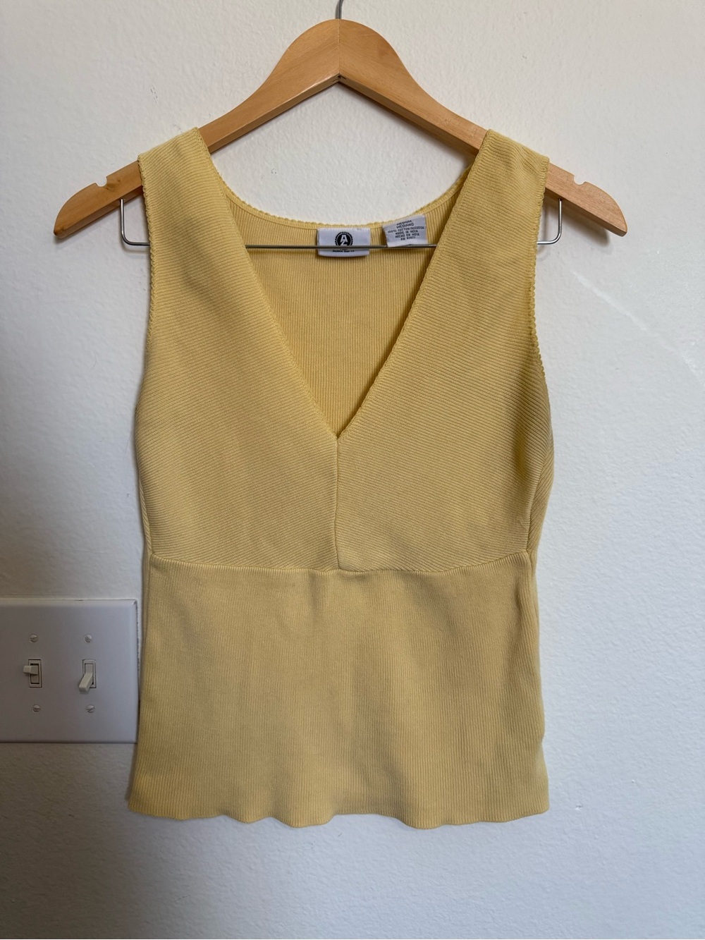 Arizona Jean Company Pale Yellow V-Neck Sleeveless Knit Top